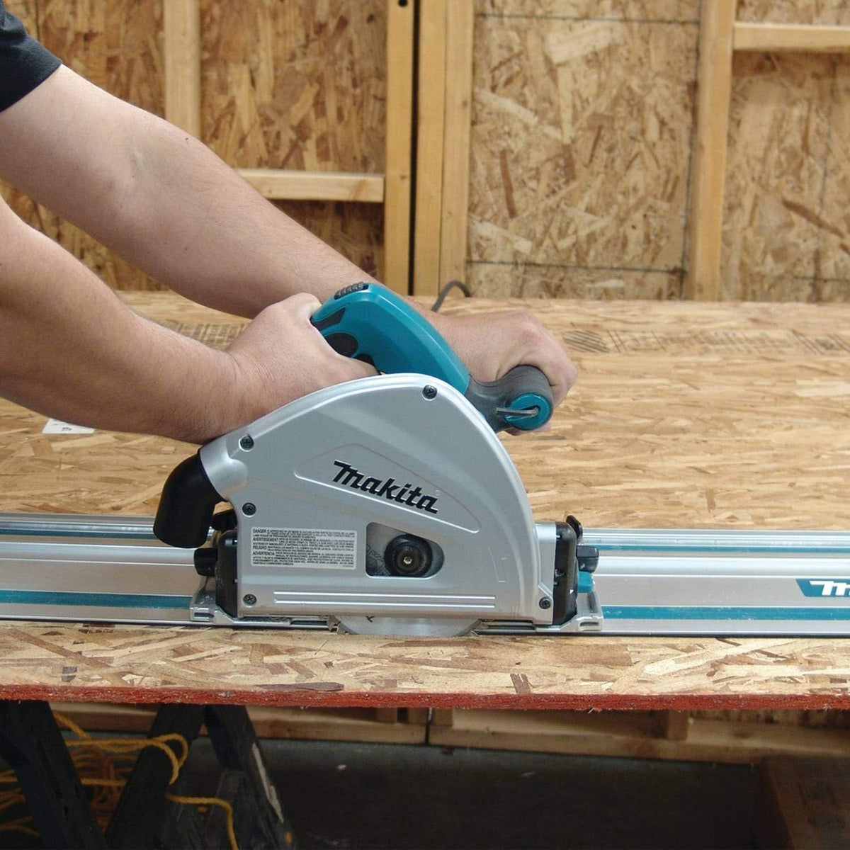Makita SP6000J 6-1/2" Plunge Circular Saw, with Stackable Tool Case and 194368-5 55" Guide Rail