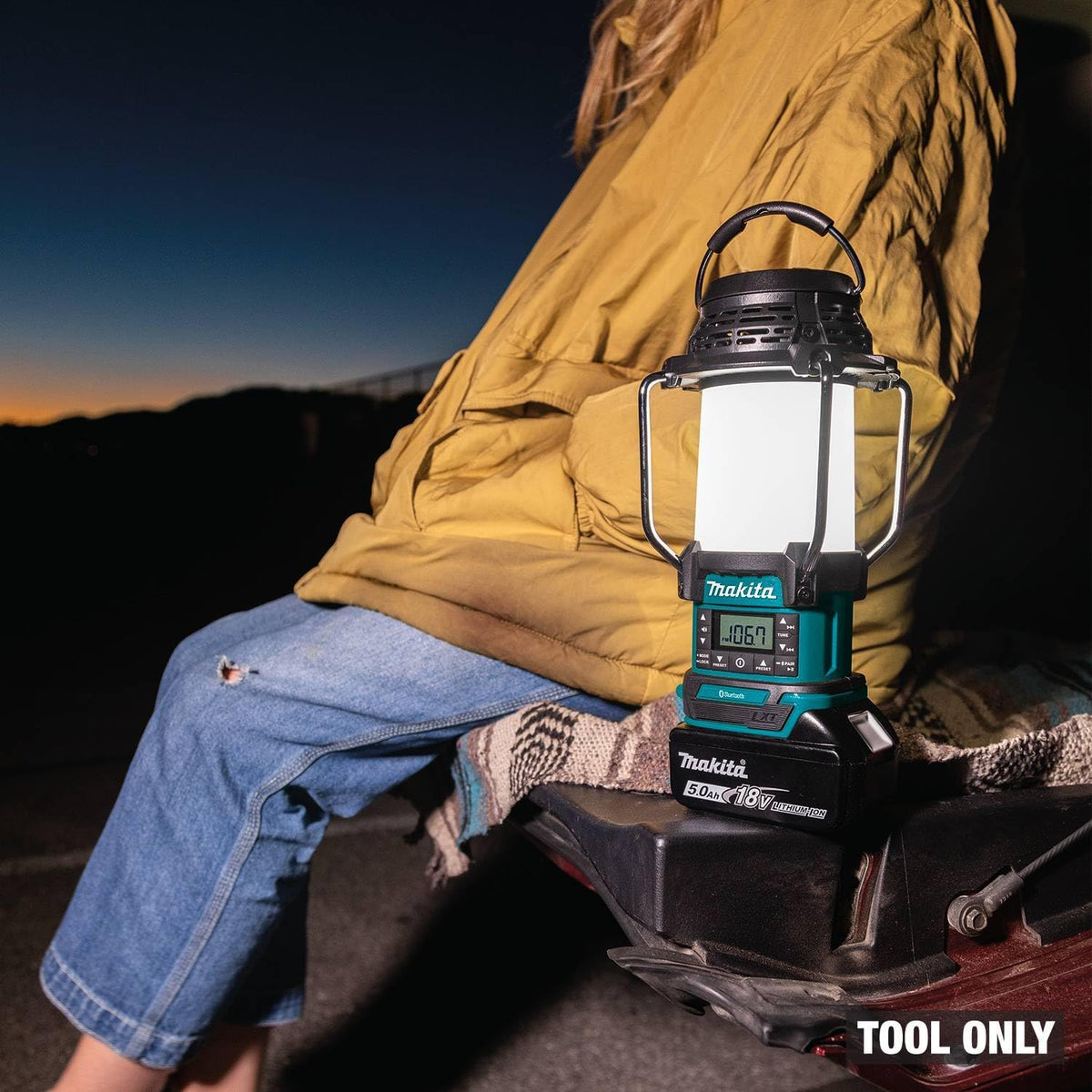 Makita XRM13 18V LXT® Lithium-Ion Cordless Bluetooth® Radio and L.E.D. Lantern, Tool Only