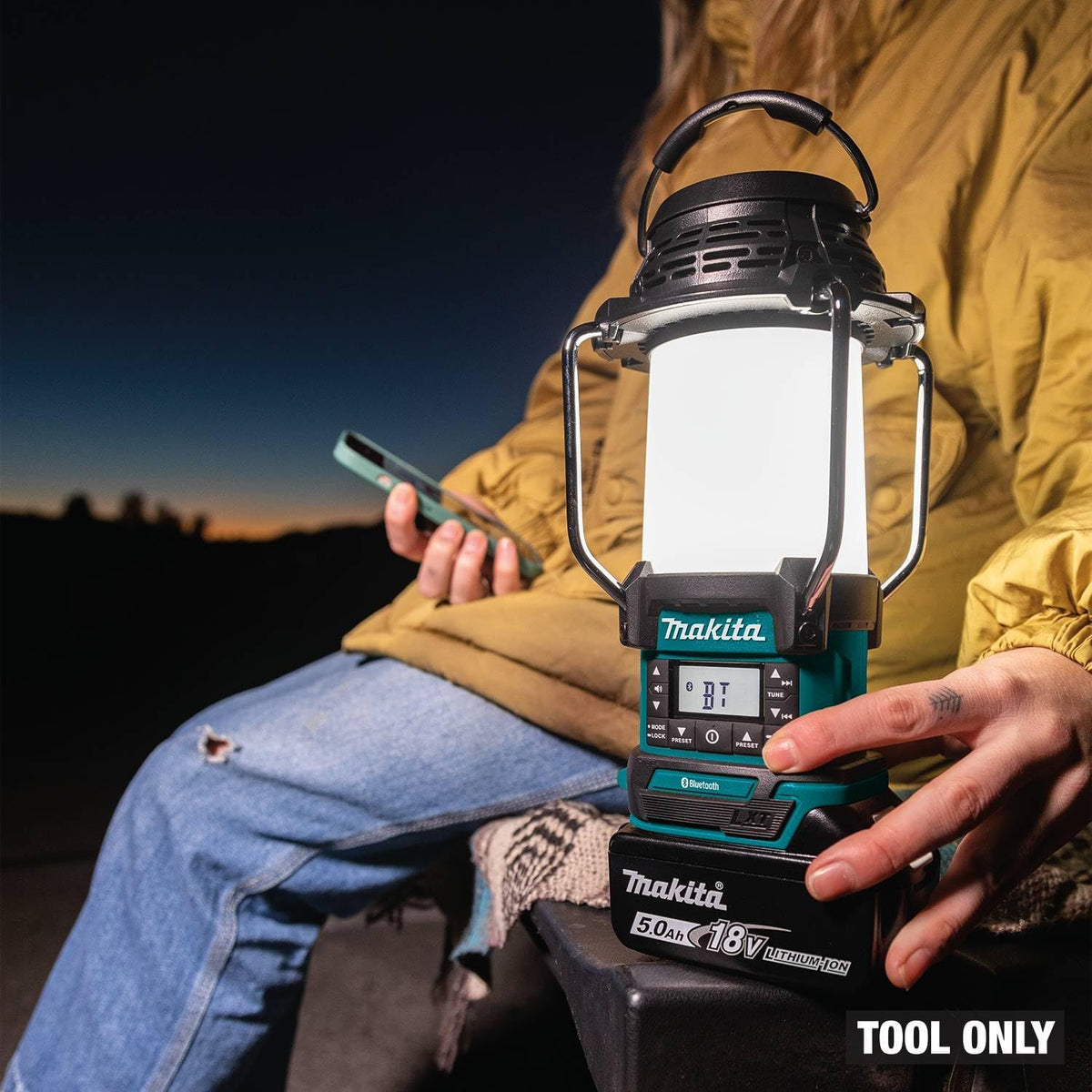 Makita XRM13 18V LXT® Lithium-Ion Cordless Bluetooth® Radio and L.E.D. Lantern, Tool Only
