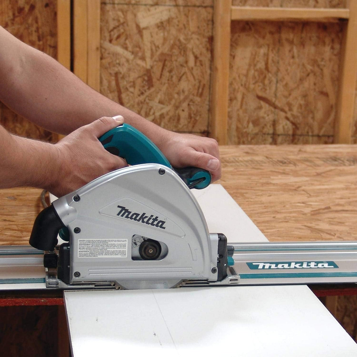 Makita SP6000J 6-1/2" Plunge Circular Saw, with Stackable Tool Case and 194368-5 55" Guide Rail