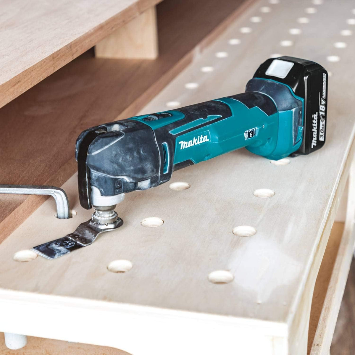 Makita XMT035 18V LXT Lithium-Ion Cordless Multi-Tool Kit (3.0Ah)