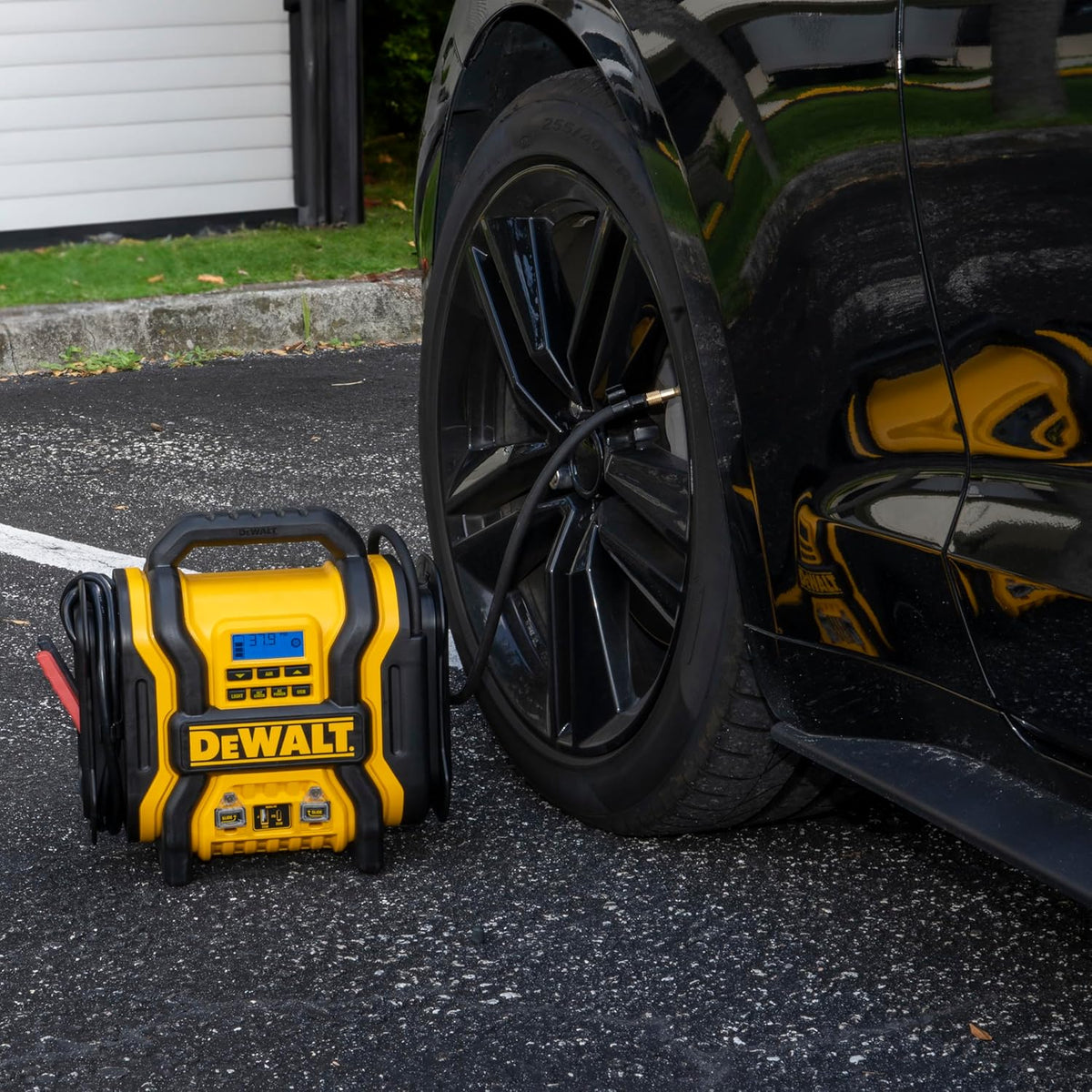DEWALT DXAEPS14 2000 Peak Battery Amp 12V Automotive Battery Booster Jump Starter/Power Station with 120 PSI Compressor, 500W AC Power Inverter, and 15W USBa & 25W USB Ports