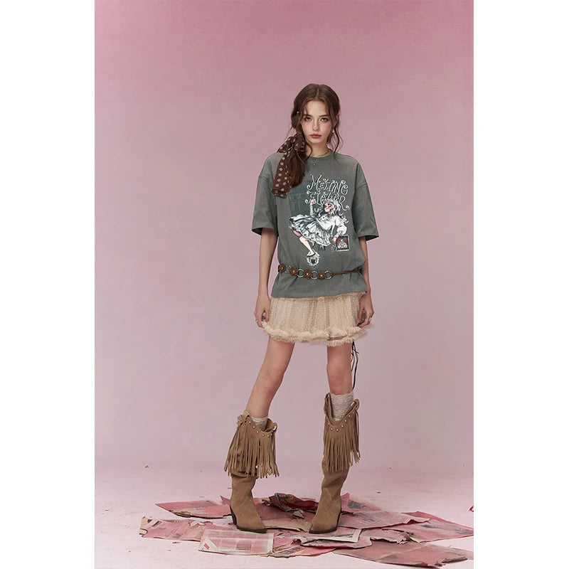 ELFSACK Shiny Glitter Graphic T-Shirt with Silver Foil Print, Loose Fit Casual Tee, Soft Women's Novelty Tops for Daily Wear