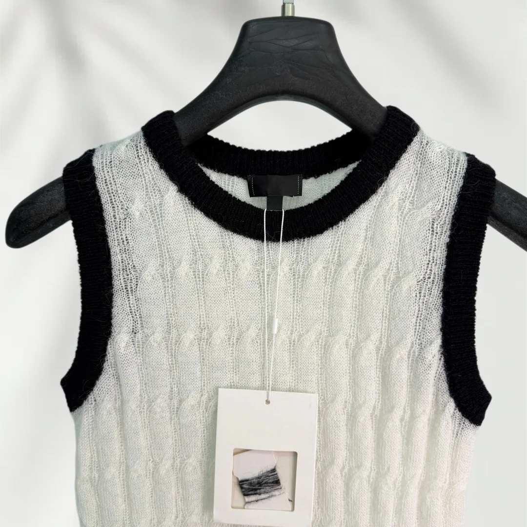 2026 Women knitted Waistcoat Classic New Fashion Simple Exquisite Comfort Elegance Daily Commuting knitted Waistcoat