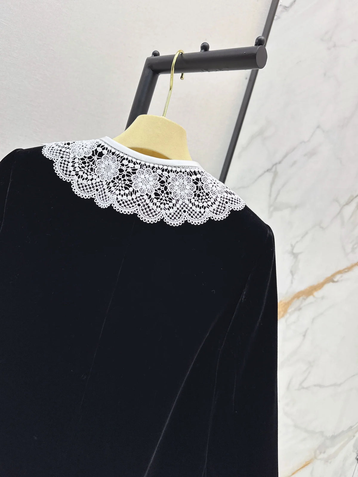 2026 Women Autumn Winter Velvet Petite Coat With Oversized Lace Collar ZX3103
