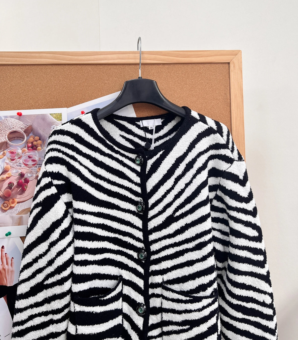 2026 Women Knitwear Crew Black White Zebra Knit Cardigan Cropped Symmetric Patch Pockets Soft Skin‑friendly Knit