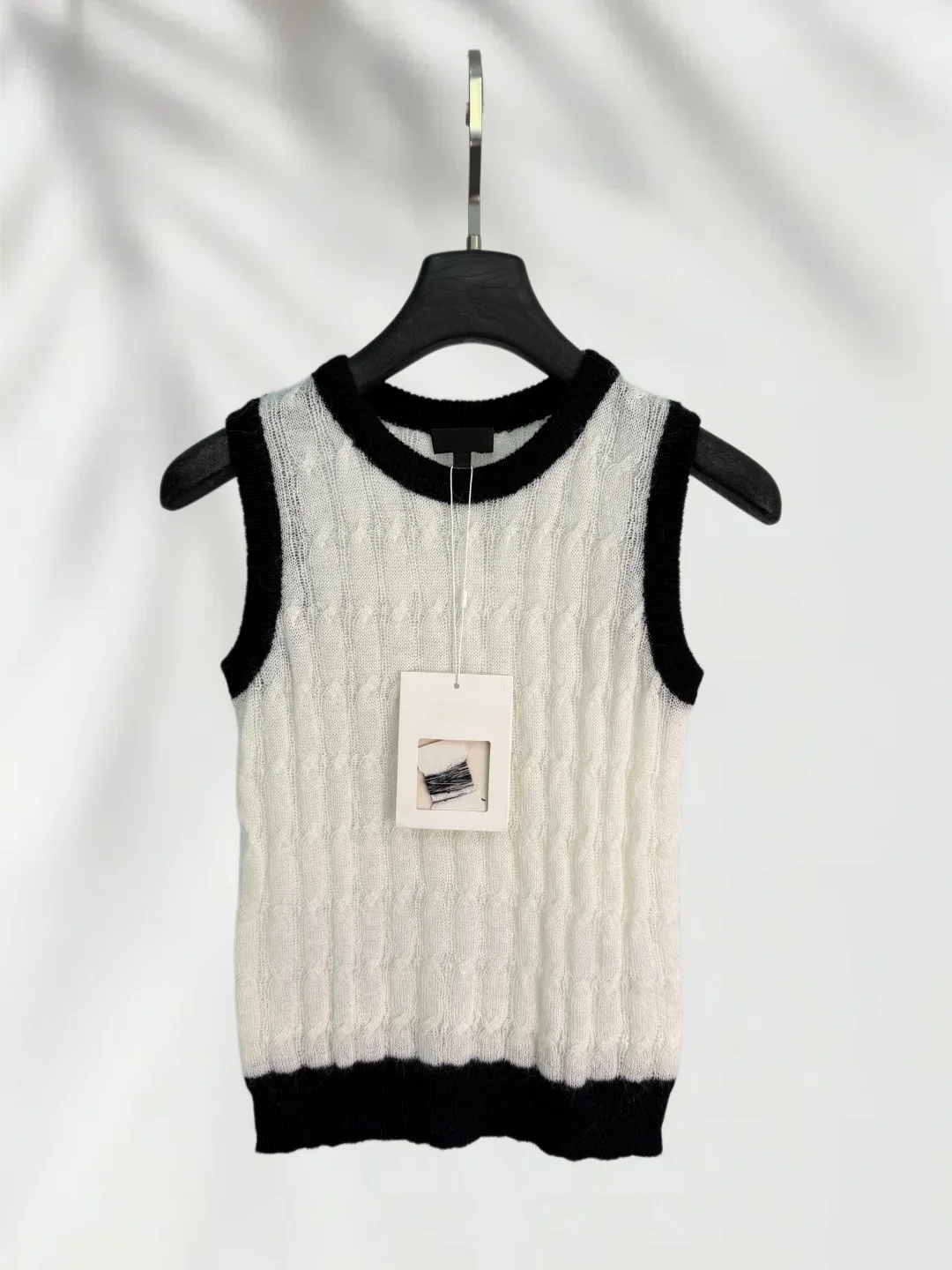 2026 Women knitted Waistcoat Classic New Fashion Simple Exquisite Comfort Elegance Daily Commuting knitted Waistcoat