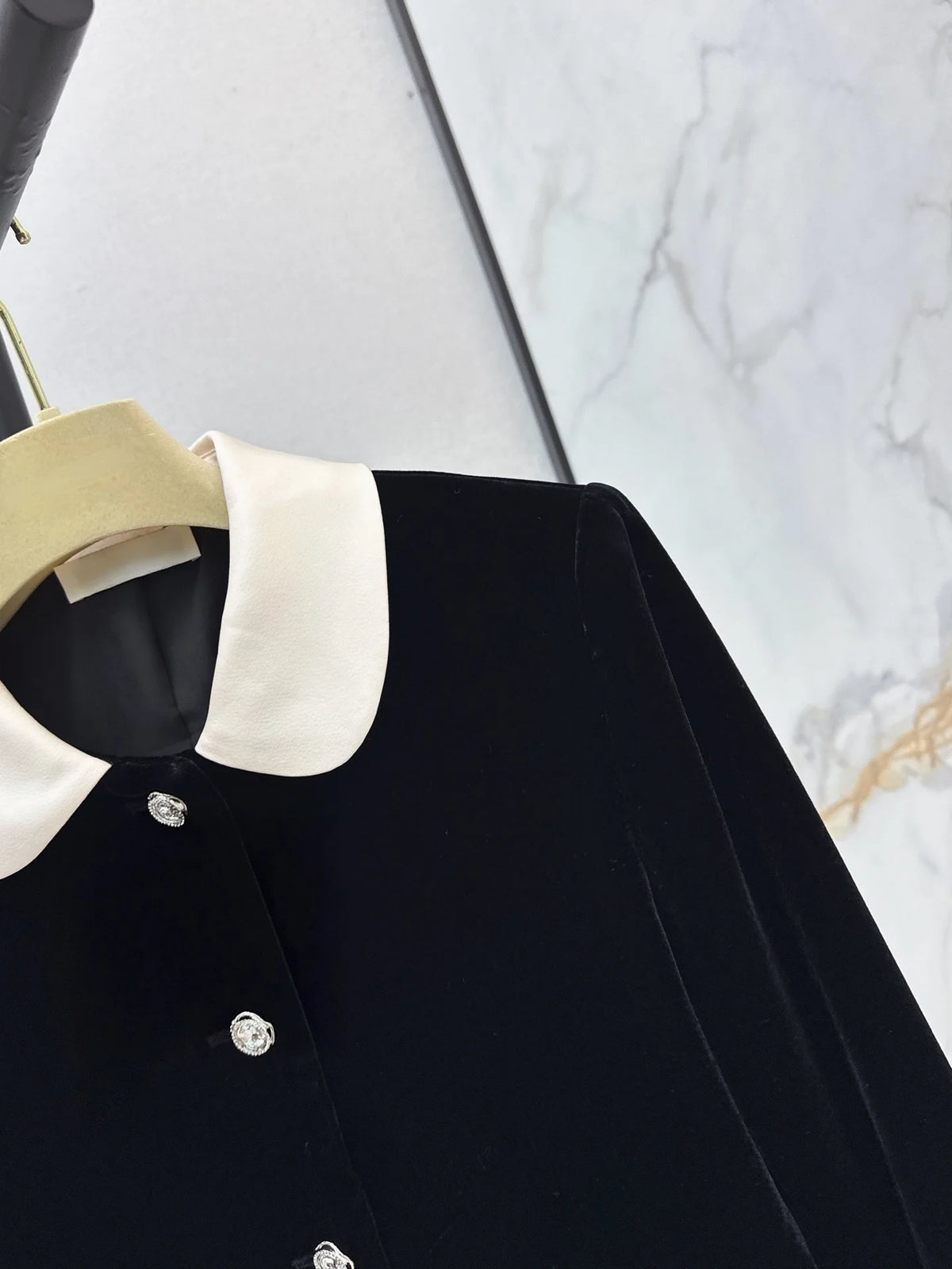 2026 Women Autumn Winter Velvet Contrast Collar Rhinestone Cropped Jacket ZX3102