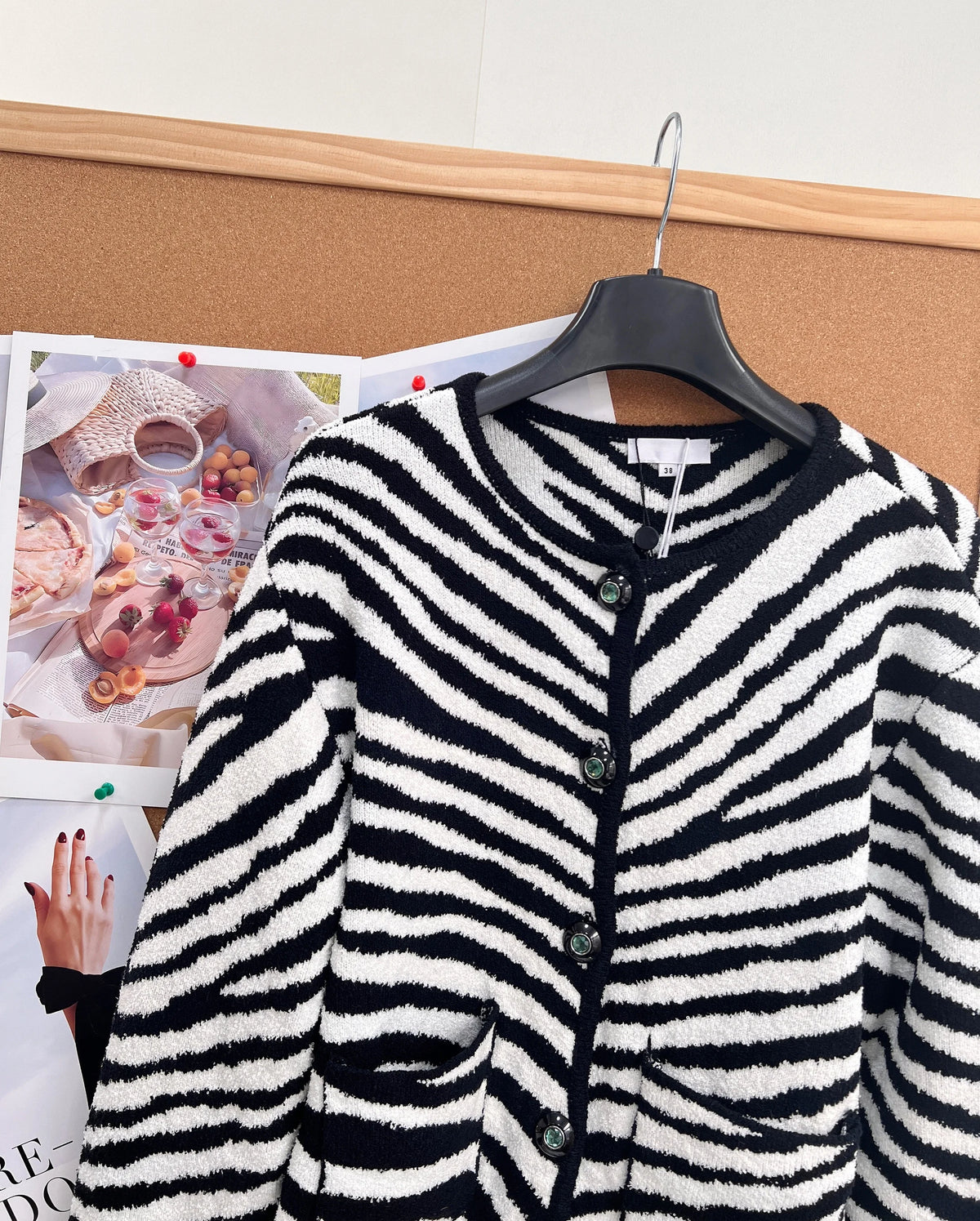 2026 Women Knitwear Crew Black White Zebra Knit Cardigan Cropped Symmetric Patch Pockets Soft Skin‑friendly Knit