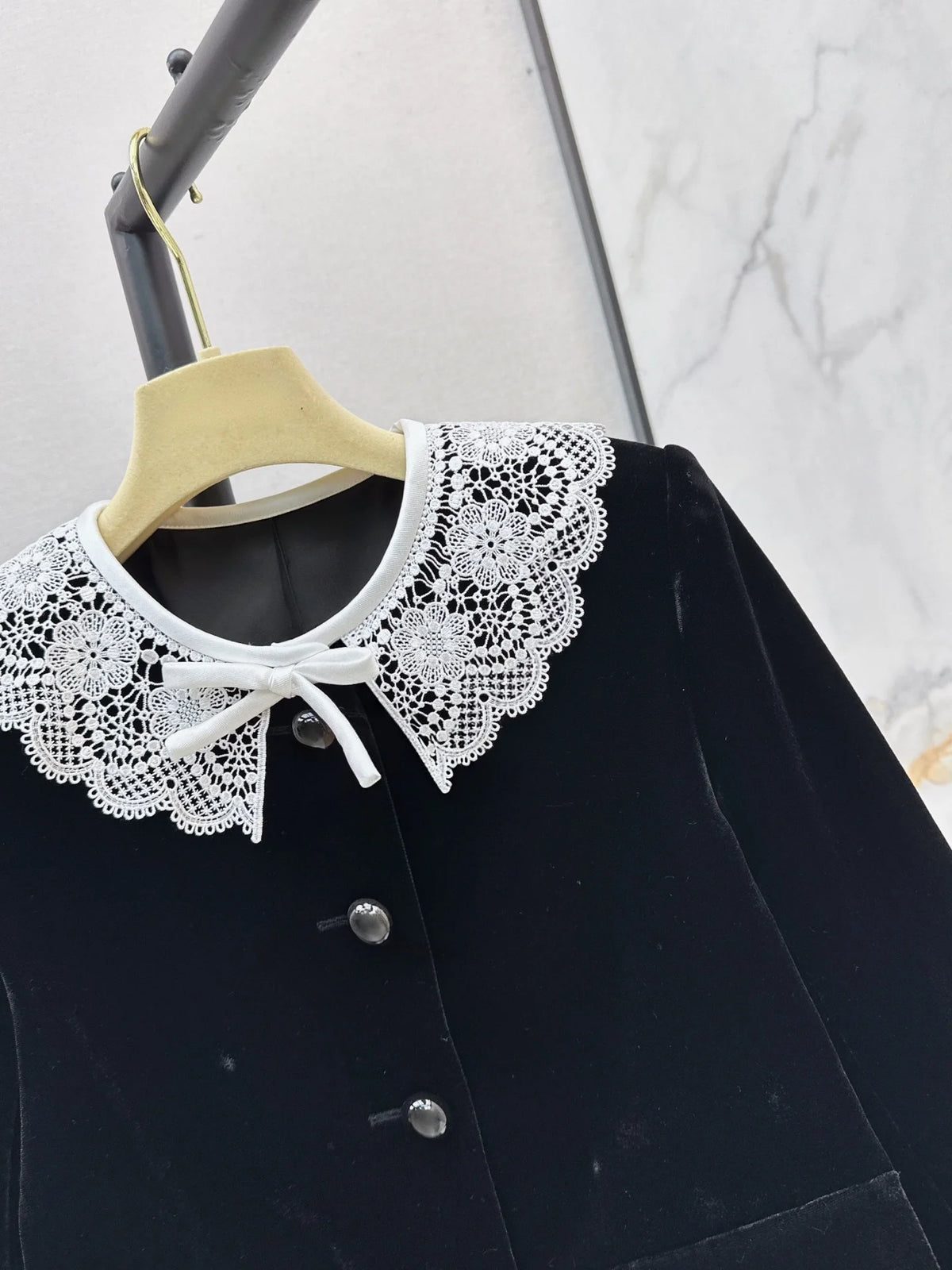 2026 Women Autumn Winter Velvet Petite Coat With Oversized Lace Collar ZX3103