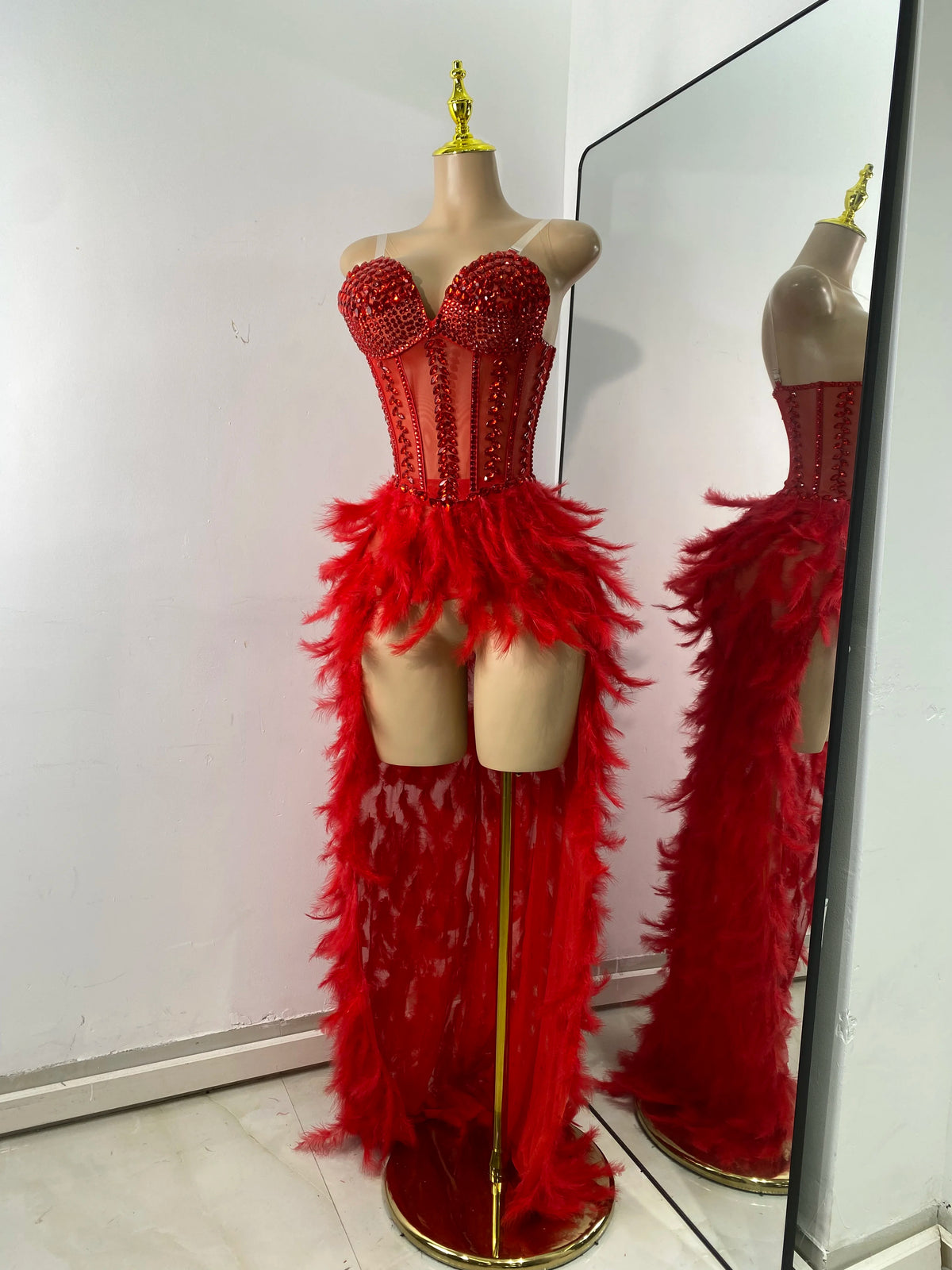 High Quality Women Sexy Straplss Crystals Diamonds Feather Luxury Party Dress Designer Mesh Transparent Performance Stage Outfit
