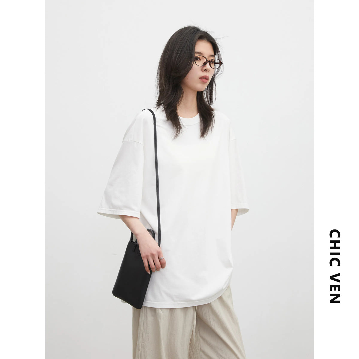 CHIC VEN New Women T-shirt Solid Casual Loose Short Sleeve Tops Back Collar Split Design Cool Female Tees Pullover Summer 2026