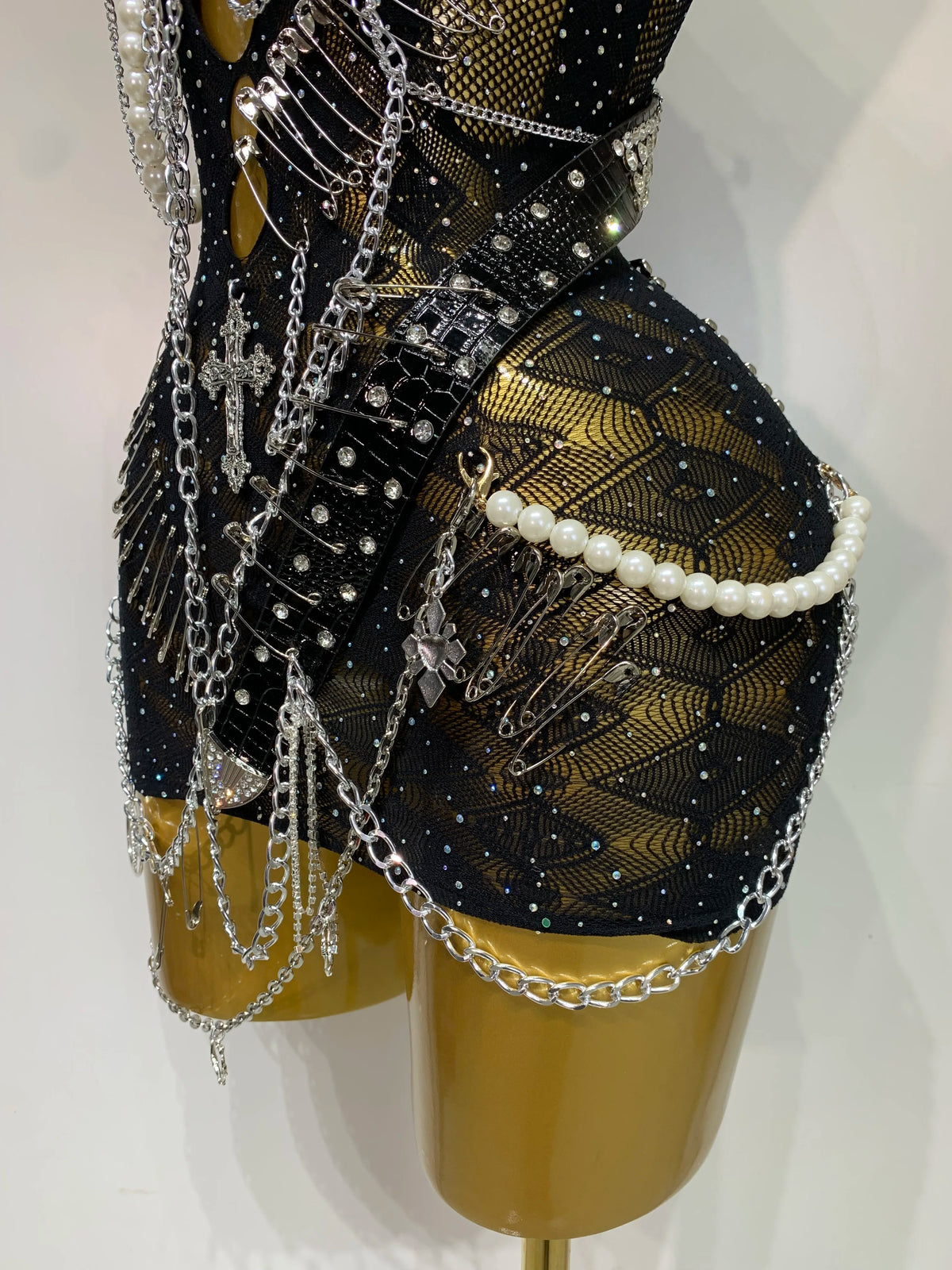 Fashion Chain Decoration Short Party Dress Luxury Women Sexy Hollow Out Nightclub Outfit Performance Singer Dancer Costume
