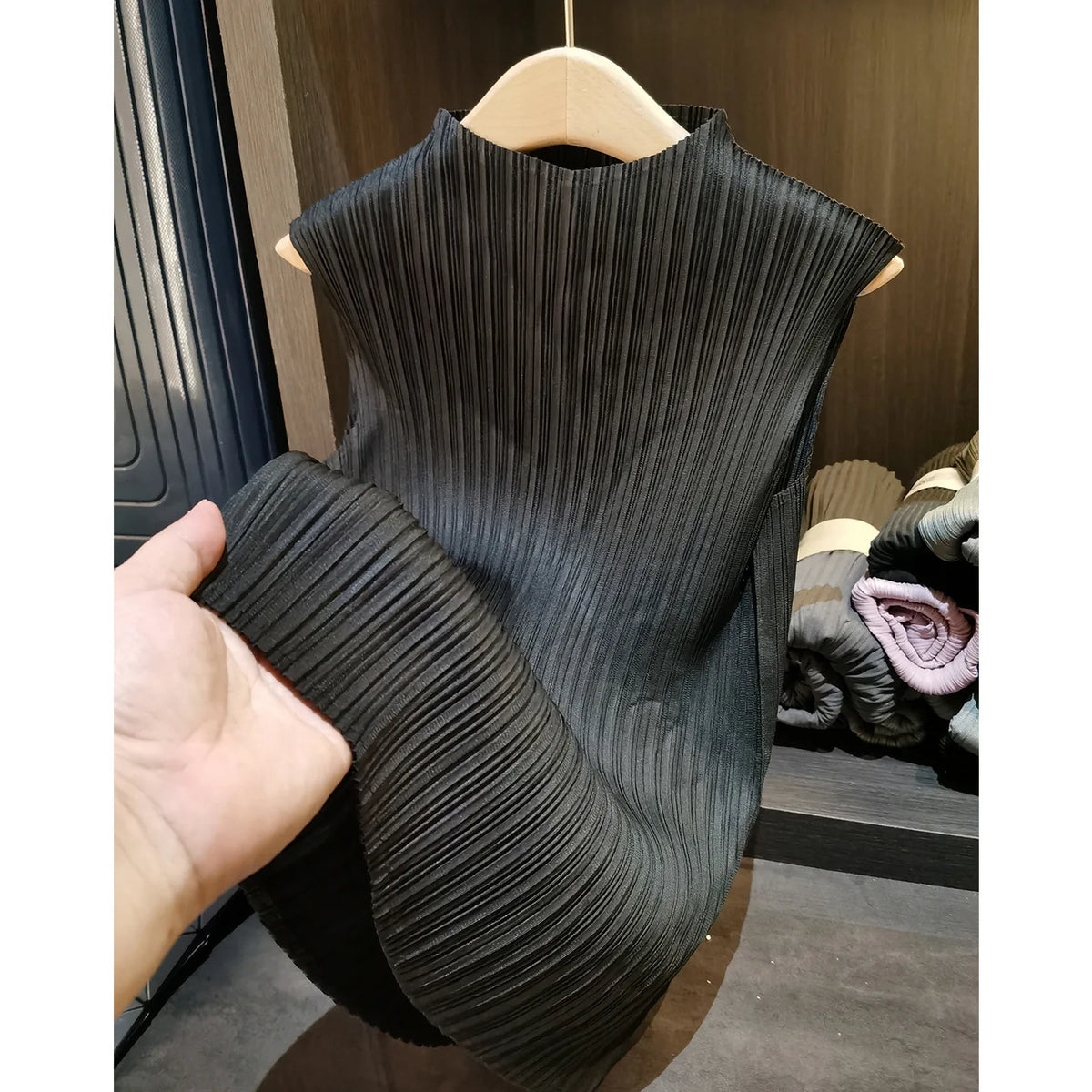 Miyake Pleated Sleeveless Undershirt 2026 New Simple Versatile Slim Simple Solid Color T-shirt Women Thin Stretchy Tops Clothes