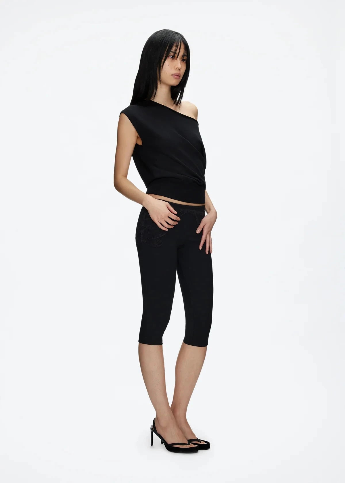 Black Asymmetrical Knitted Tank Top with One-Shoulder Design, Ruched Waist, Short Style, Slimming Fit, Sexy T-Shirt, Casual Asymmetrical Knitted Top