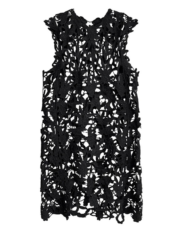[EAM] Women Black Lace Hollow Out Perspective Big Size Dress New Round Neck Sleeveless Fashion Tide Spring Summer 2026 1DJ0243