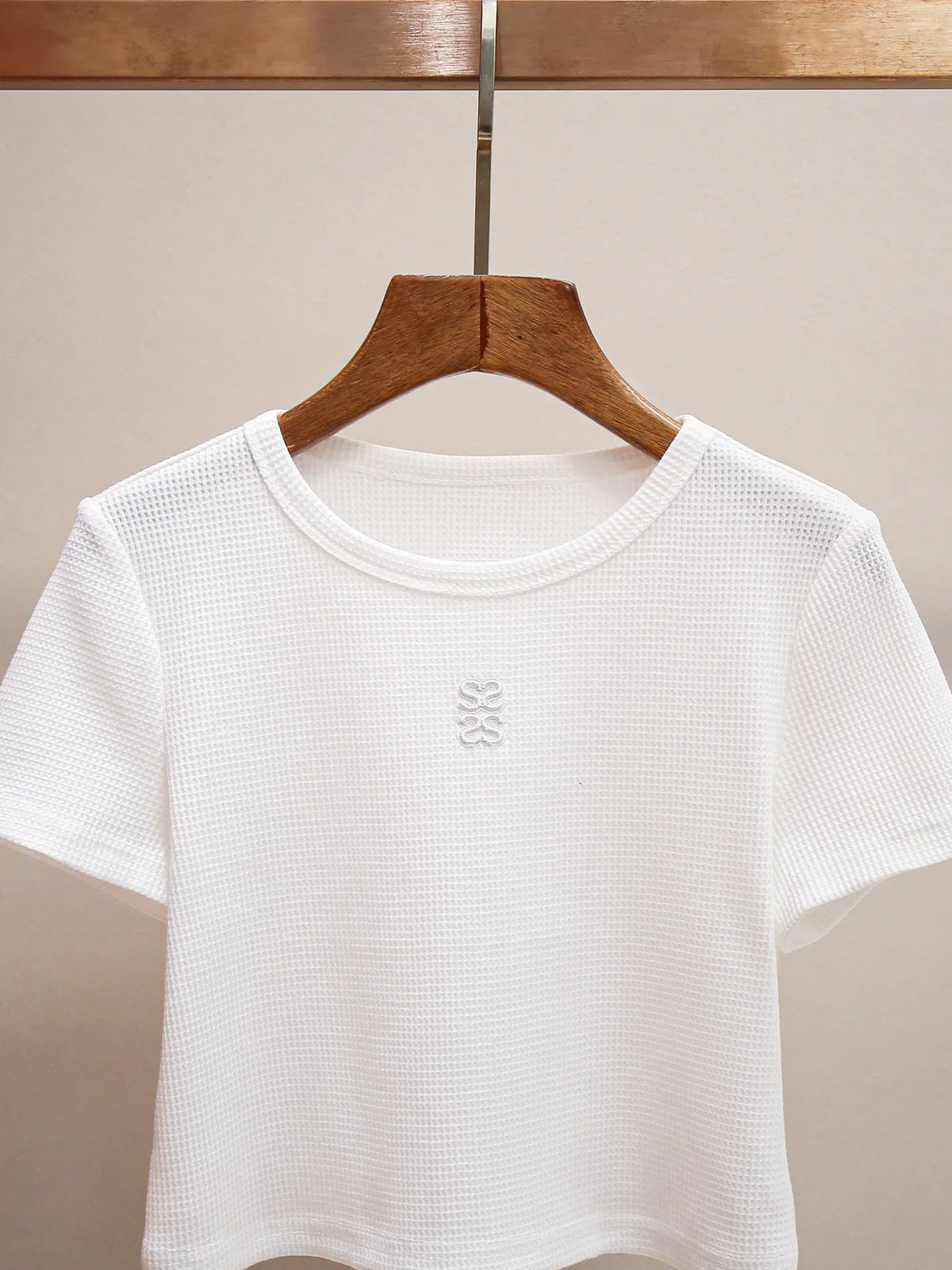 Women's Embroidered O-Neck Casual Tee Solid Color Short Knitted T-Shirt Summer Tops