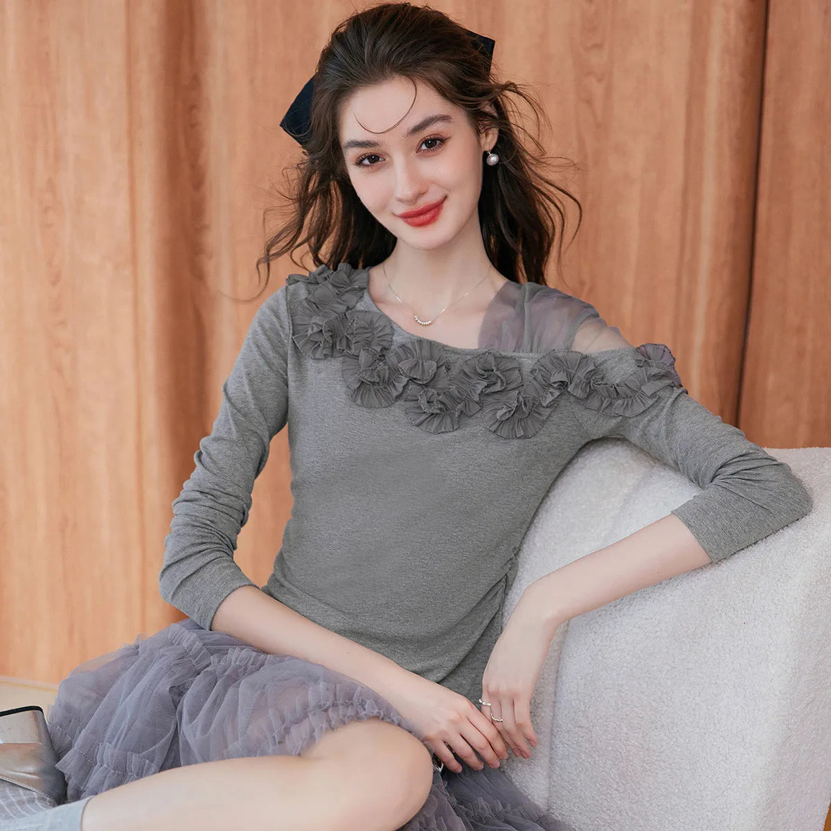 LOUIS YAO Flower Decoration Splicing Women's T-shirt 2025 Autumn Grey Micro Elastic Asymmetric Collar Slimming Knitted Shirt