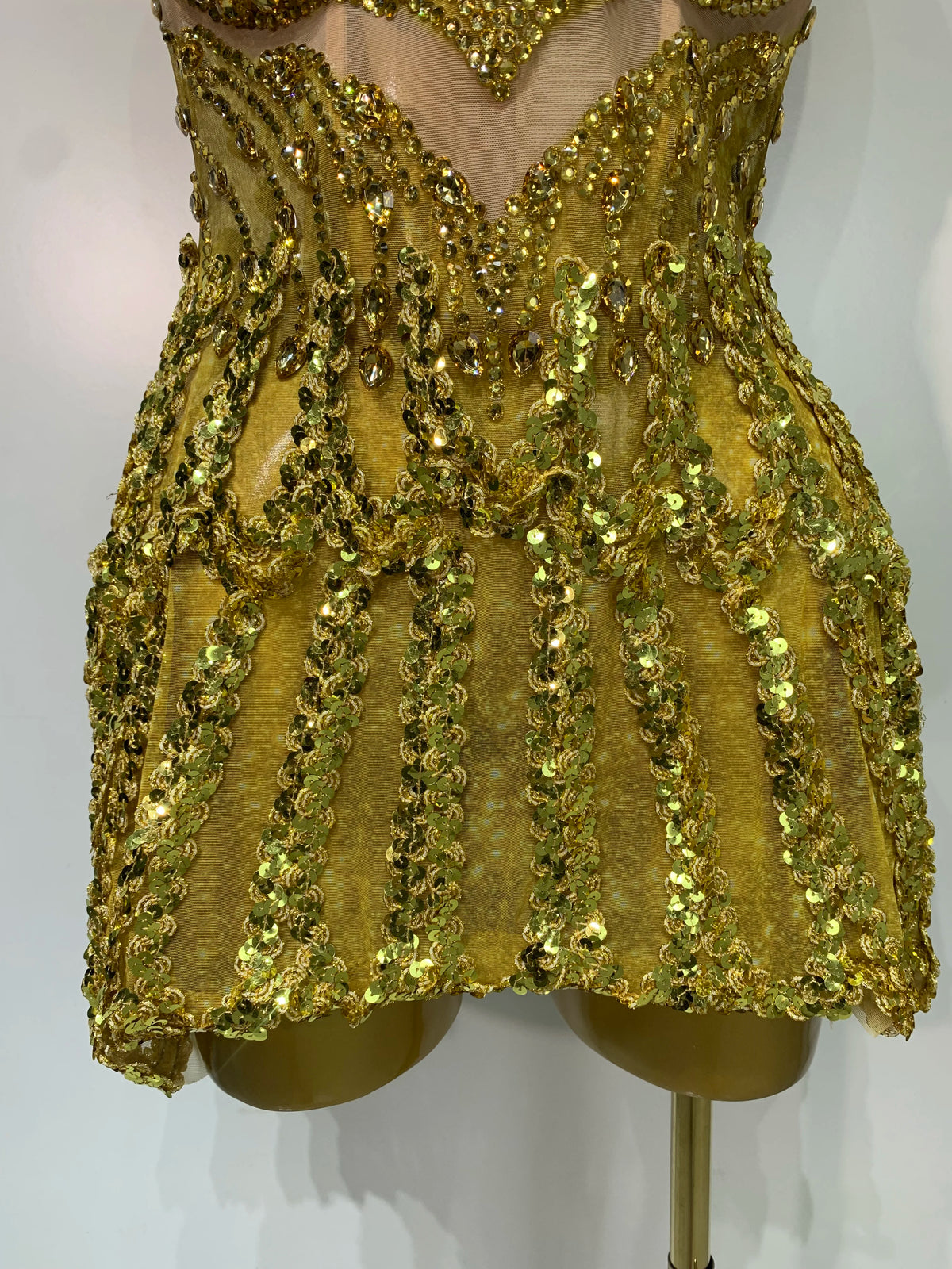 Luxury Gold Sparkly Sequins Diamonds Mini Dress Birthday Dress Women Sexy Performance Costume Singer Stage Nightclub Outfit