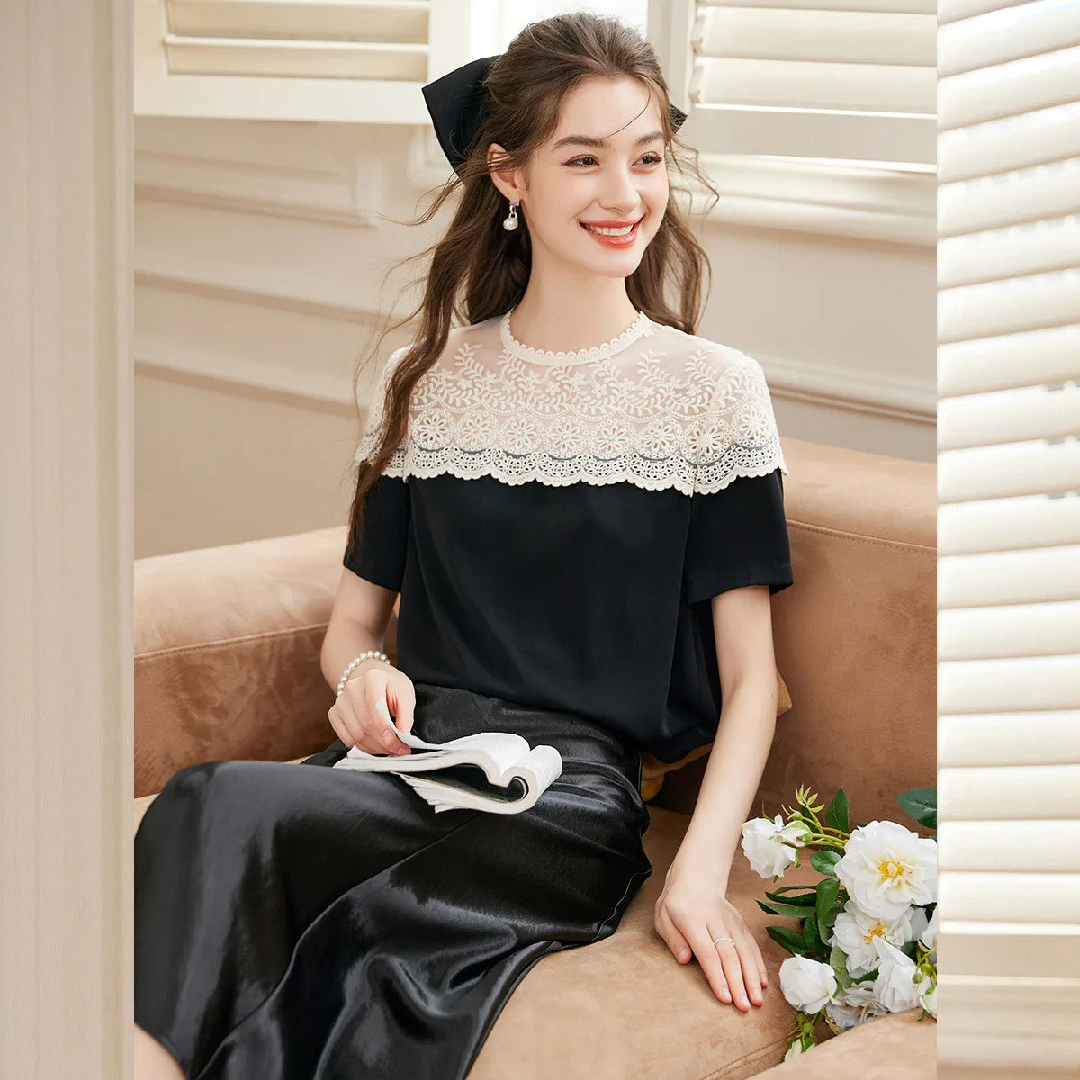 LOUIS YAO Women's Shirt 2025 Summer Shoulder Hollow Lace Design T-shirt Elegant Temperament Round Neck Short Sleeve Thin Shirt