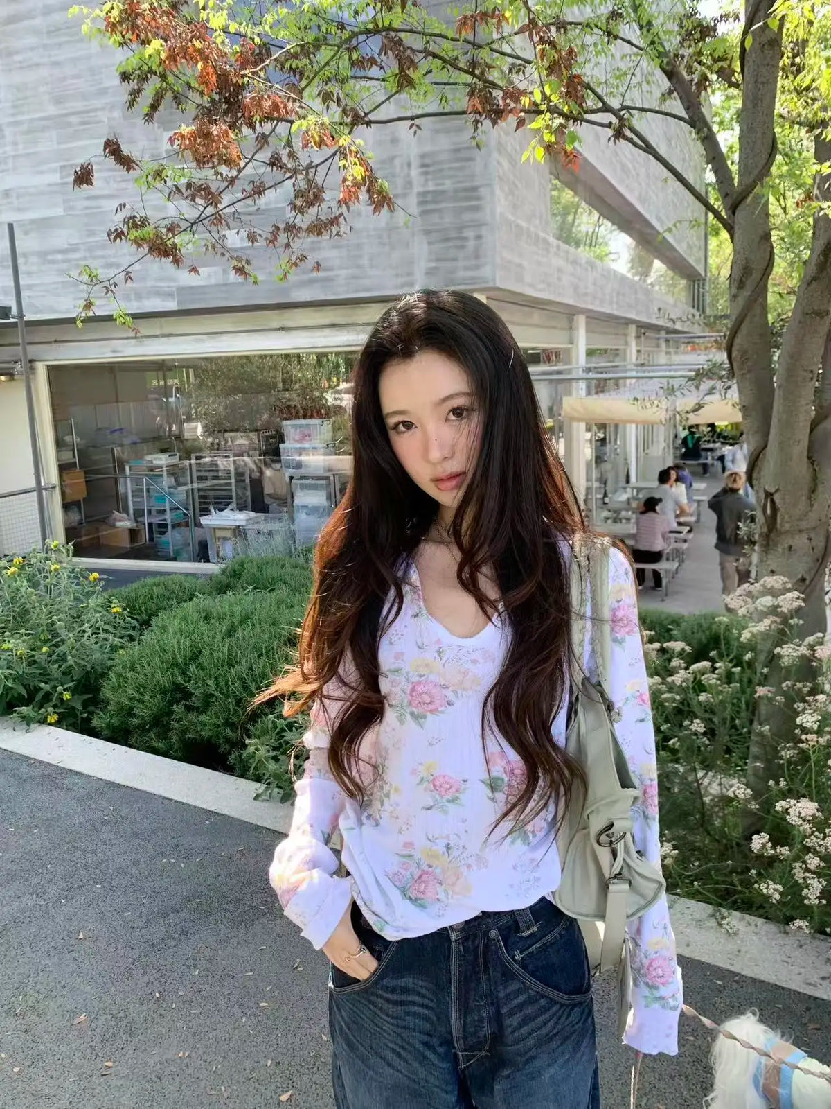 Chendafei Floral Print Long Sleeve T-Shirt V-Neck Lightweight Women's Base Shirt Casual Style Pure Cotton Fabric