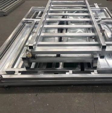 Hot-dipped Galvanized Cattle Corral Panel Cattle Squeeze Chute Cattle Crush