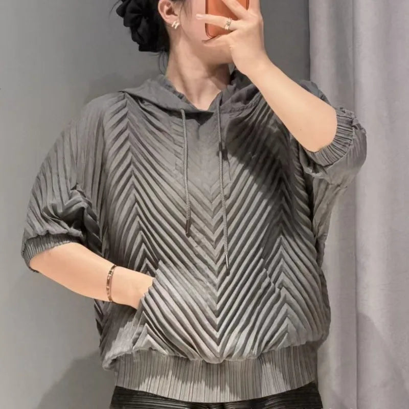 Pleated Hooded Sweatshirt 2026 Summer New Loose Pullover Short Sleeve Top Simple Women's Casual Stretch No-Iron T-Shirt