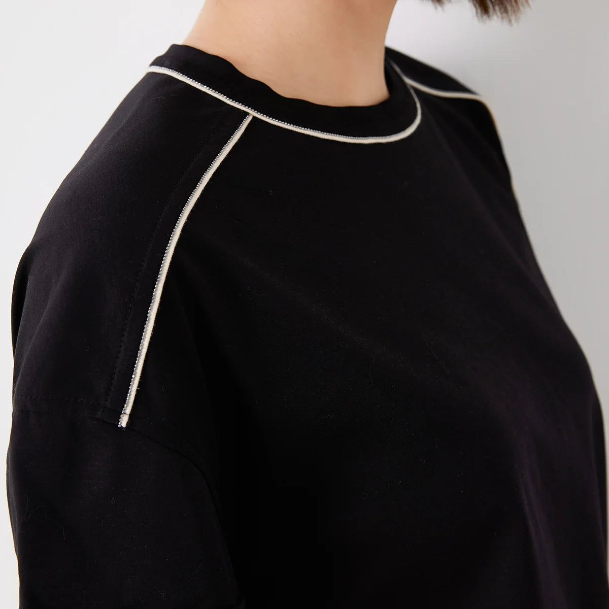 KL7513242 Women's Light Luxury High-Quality Cotton Blend T-Shirt with Contrasting Chain Detail Pullover Style