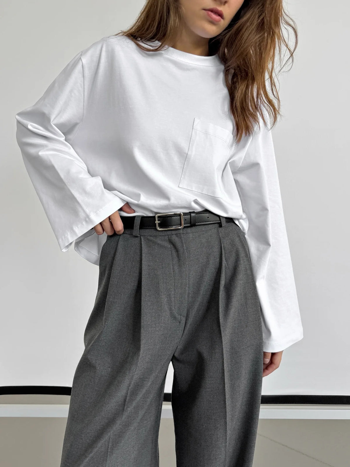 Hirsionsan 2026 New Round Neck Long Sleeved T-shirt for Women, Pure Cotton Pocket, Simple and Casual Instagram Style Short Top