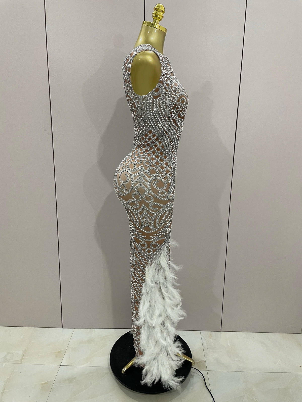 Women Sparkly Rhinestone Feathers Sleeveless O Neck Bodycon Long Dress Wedding Guest Gowns Luxury Birthday Evening Party Dress