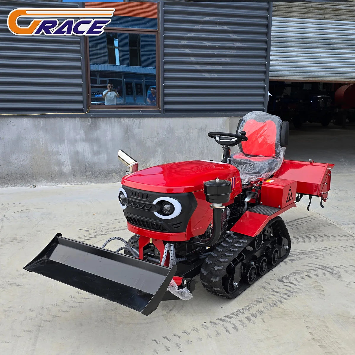 Customize Portable Crawler Tractor With Multi Purpose Auxiliary Tools For Yard