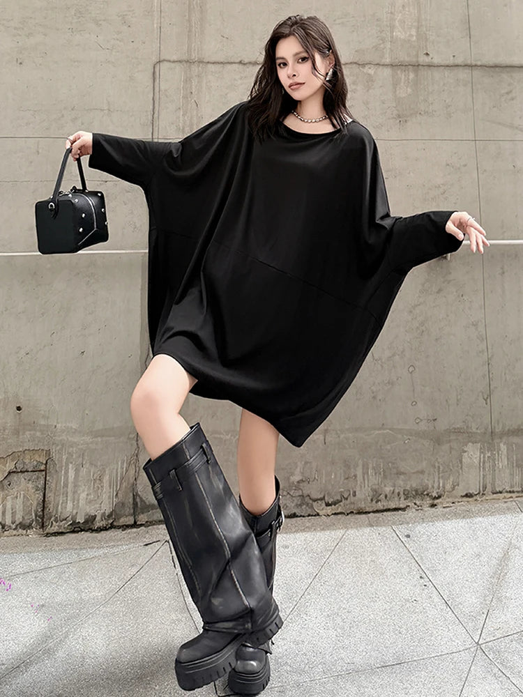 [EAM] Women Black Plain Color Big Size T-shirt New Round Neck Long Batwing Sleeve Fashion Tide Spring Autumn 2026 1DJ7248