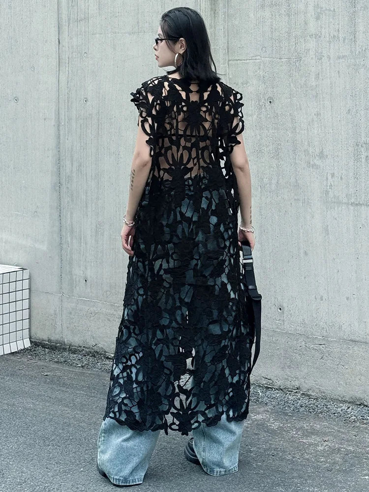 [EAM] Women Black Lace Hollow Out Perspective Big Size Dress New Round Neck Sleeveless Fashion Tide Spring Summer 2026 1DJ0243