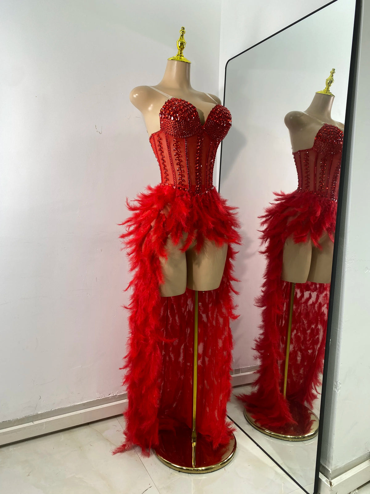 High Quality Women Sexy Straplss Crystals Diamonds Feather Luxury Party Dress Designer Mesh Transparent Performance Stage Outfit