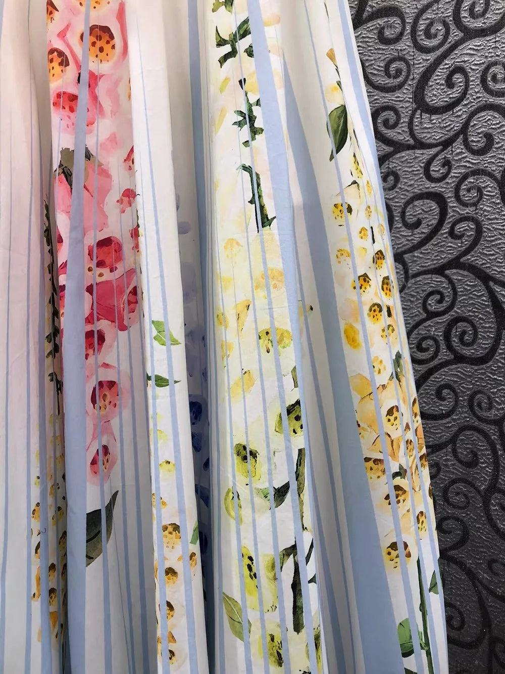 Top Quality New Long Dress 2026 Summer Style Women Sweet Floral Blue Striped Print Sleeveless Long Maxi Party Luxury Dress Belt