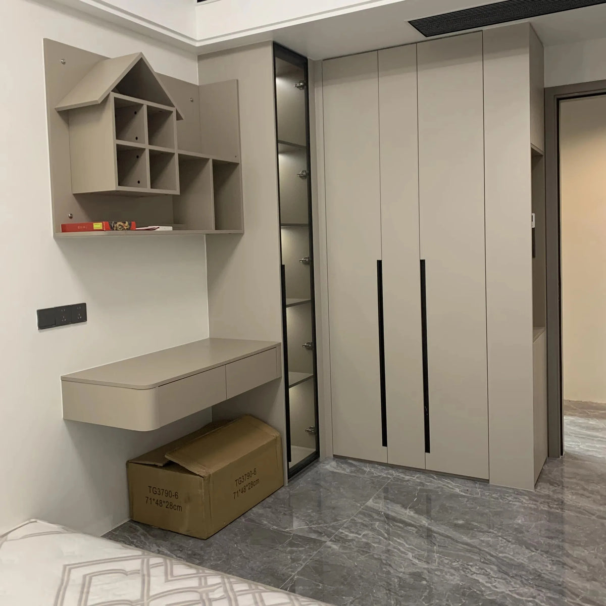 Any Size Custom Zero Formaldehyde Eco Honeycomb Aluminum Alloy Wardrobe Bedroom Home Luxury Bed End Cabinet Multi Storage Sturdy