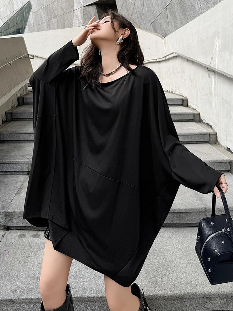 [EAM] Women Black Plain Color Big Size T-shirt New Round Neck Long Batwing Sleeve Fashion Tide Spring Autumn 2026 1DJ7248