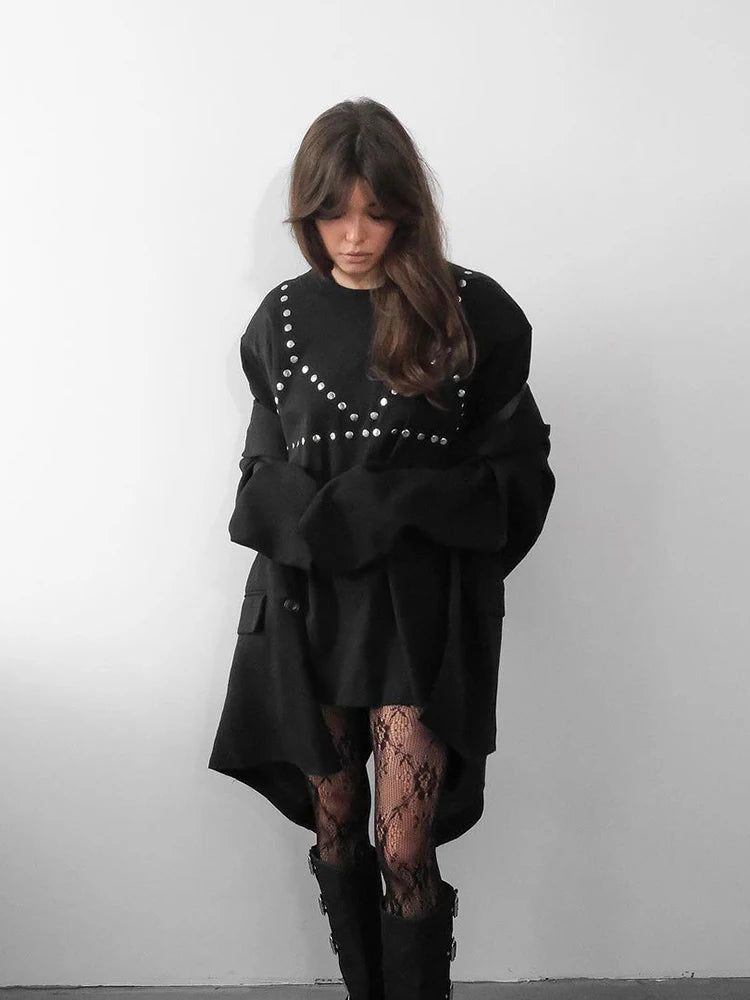 Fashion Black White Versatile Temperament Tops Niche Round Neck Rivet T-shirts 2025 Spring Summer Loose Solid Color Loose Tops