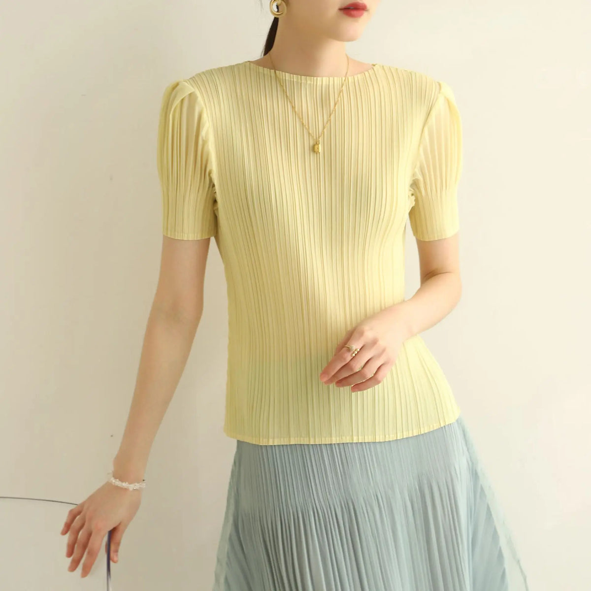 Summer New Pleated Fashion Simple Casual Style Thin T-shirt Temperament Commuting Formal Occasions Commuter Tops