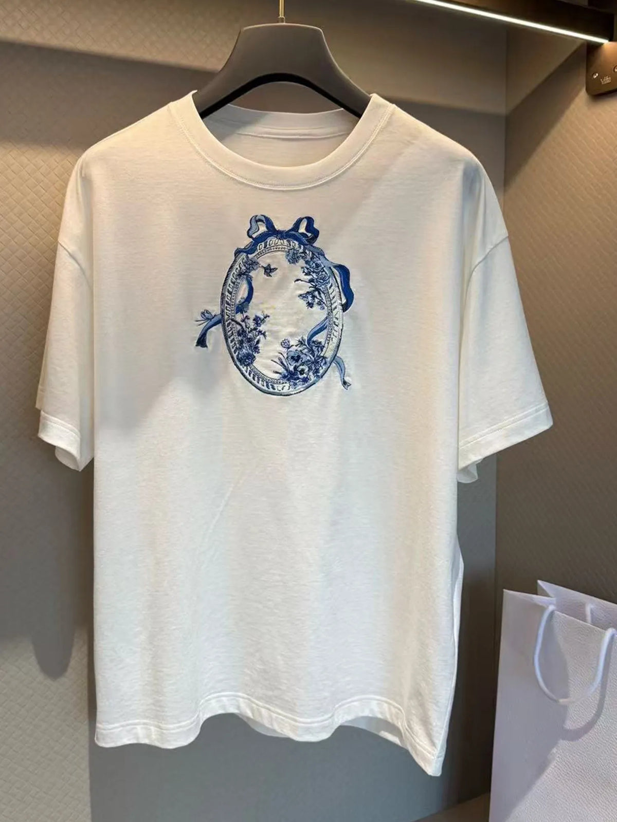 Women's Summer Round Neck White Bow Embroidered Loose T-shirt