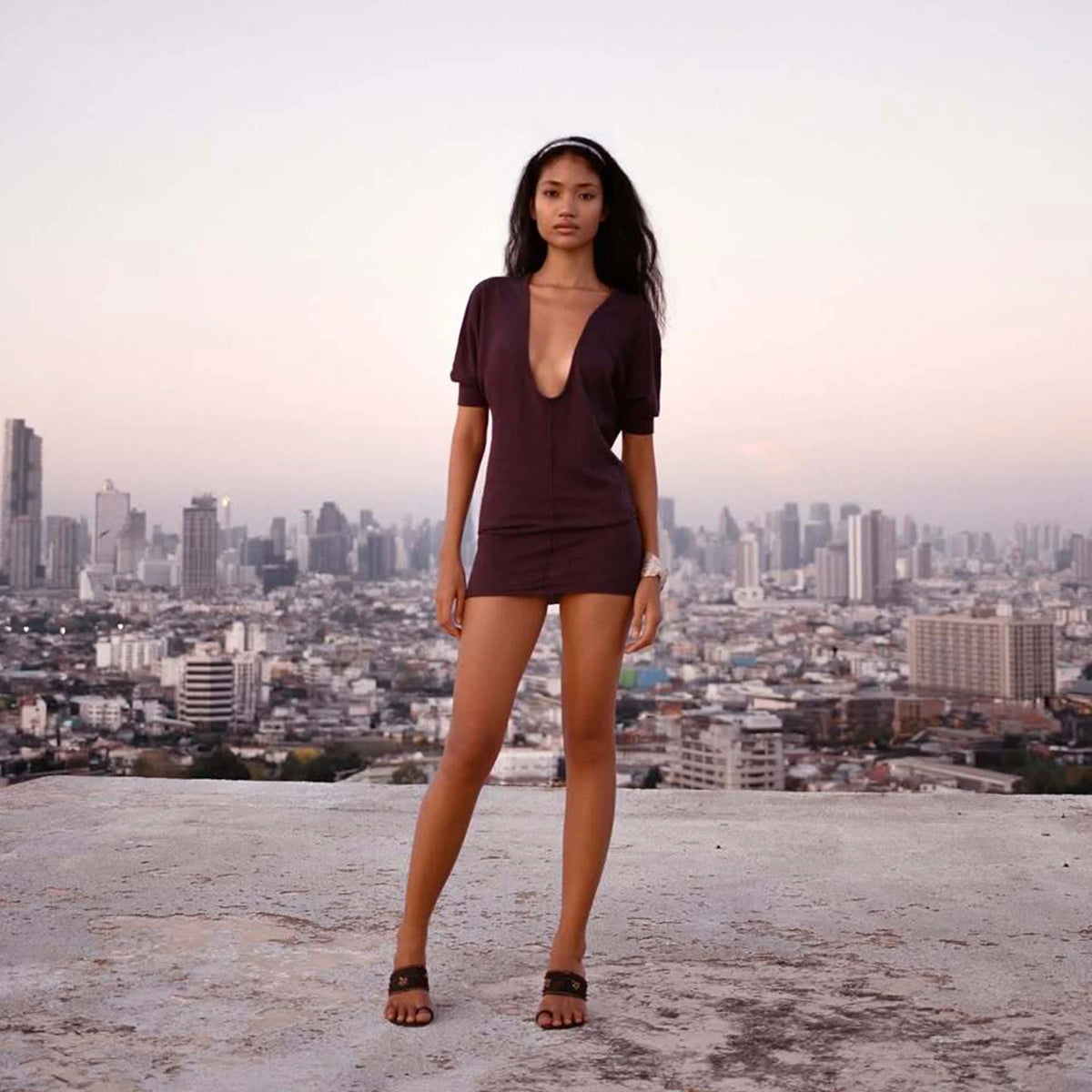 Tank Purple Black Deep V-Neck Knitted Top Can Be Worn in Both Front and Back, With Mid Sleeves and a Long T-Shirt Skirt