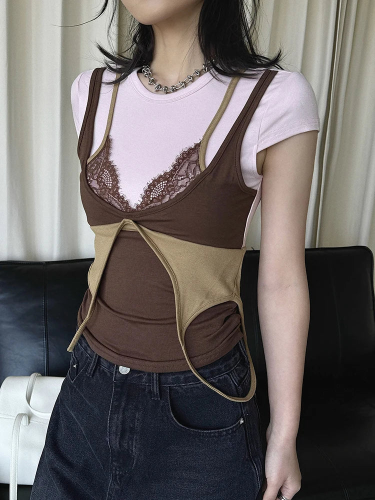 [EAM] Women Gray Lace Spliced Slim Color-block T-shirt New Round Neck Short Sleeve Fashion Tide Spring Summer 2026 1DJ8427