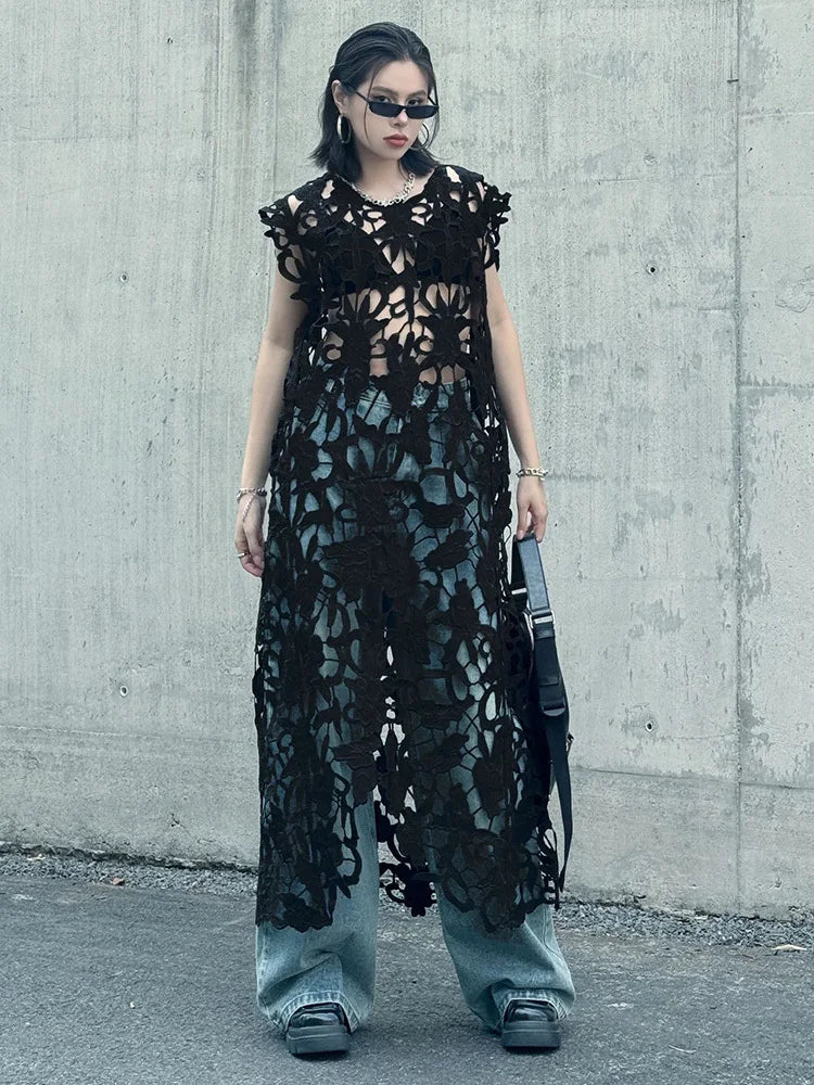 [EAM] Women Black Lace Hollow Out Perspective Big Size Dress New Round Neck Sleeveless Fashion Tide Spring Summer 2026 1DJ0243