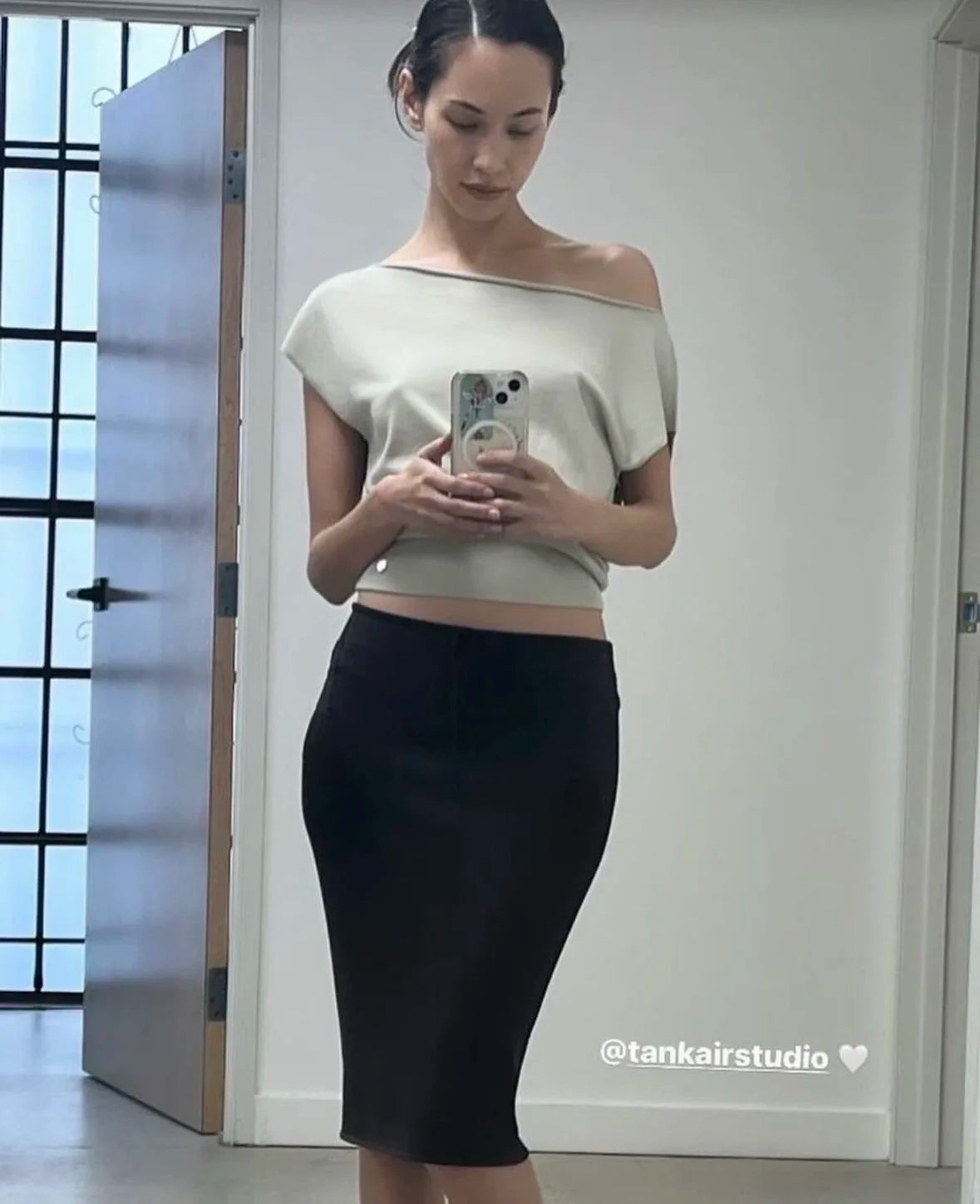 Tank Black Shoulder-Sleeved Short-Sleeved Shirt Sleeveless Top with Shoulder Cutout Lightweight Knitted T-Shirt Stylish and V