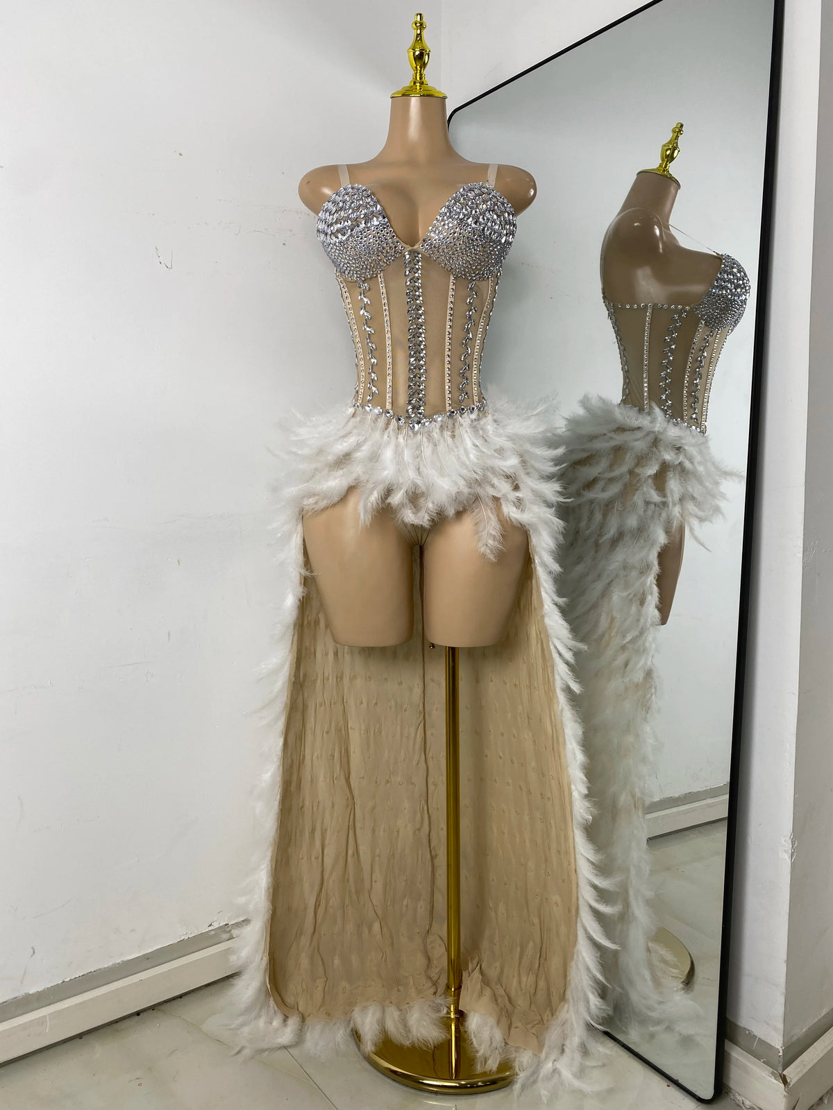 High Quality Women Sexy Straplss Crystals Diamonds Feather Luxury Party Dress Designer Mesh Transparent Performance Stage Outfit