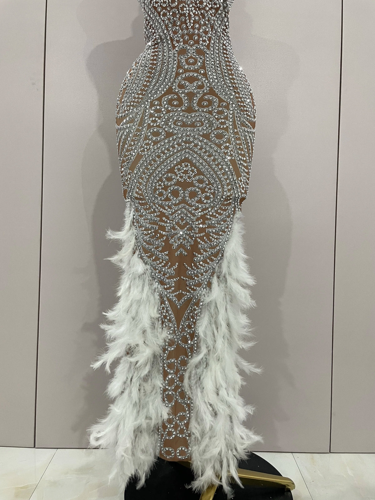 Women Sparkly Rhinestone Feathers Sleeveless O Neck Bodycon Long Dress Wedding Guest Gowns Luxury Birthday Evening Party Dress