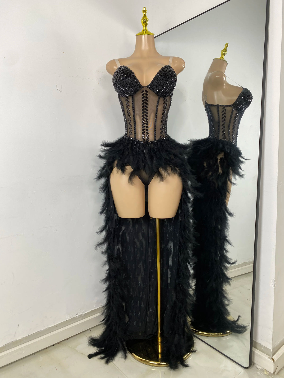 High Quality Women Sexy Straplss Crystals Diamonds Feather Luxury Party Dress Designer Mesh Transparent Performance Stage Outfit